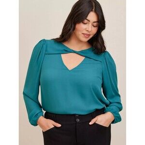 Torrid Georgette Twist Front Keyhole Pacific Blue Blouse 5X 28 Plus EUC